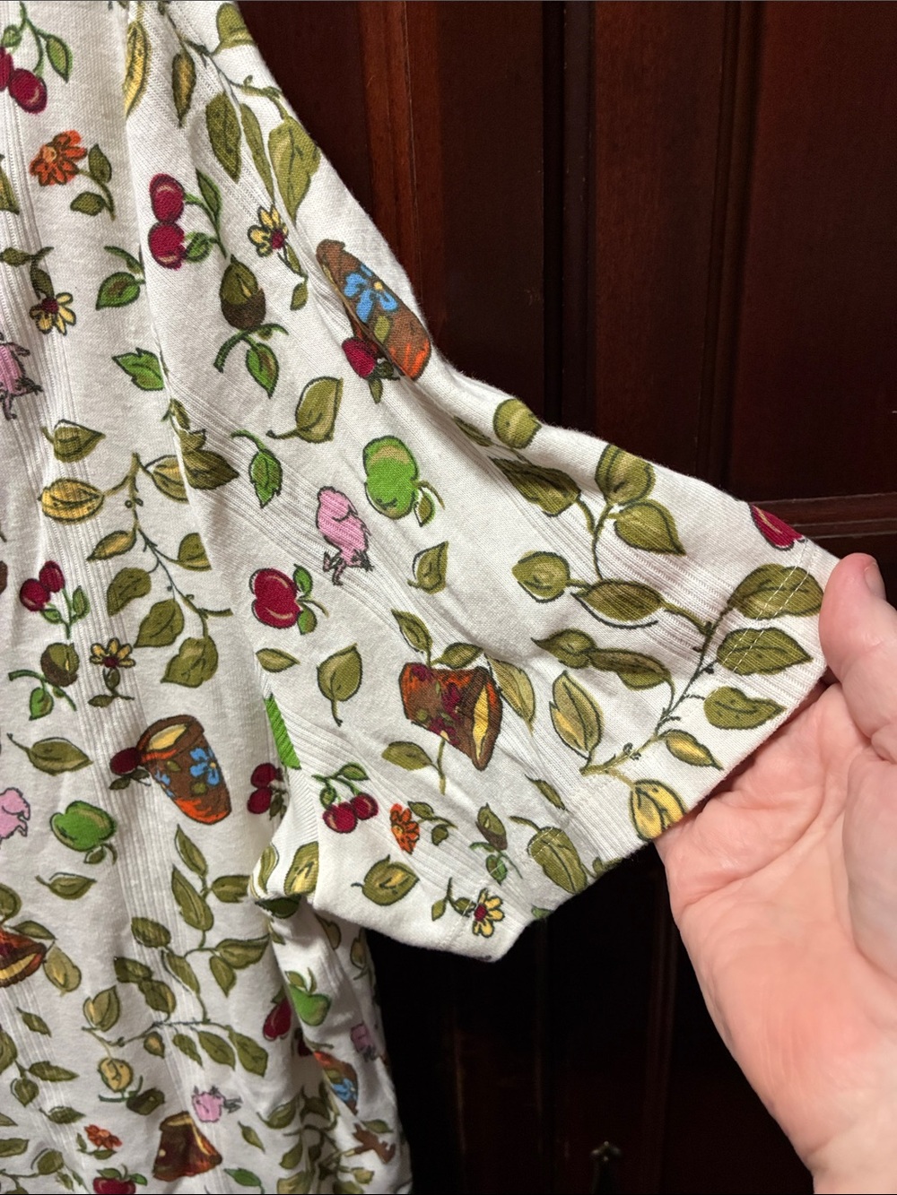 Women’s vintage 1X cream short sleeve Tee with Garden Print - Picture 3 of 8